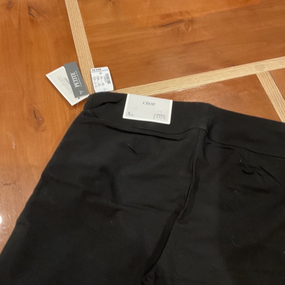 Christopher and Banks 6 Petite signature slimming crop pants - Picture 3 of 4